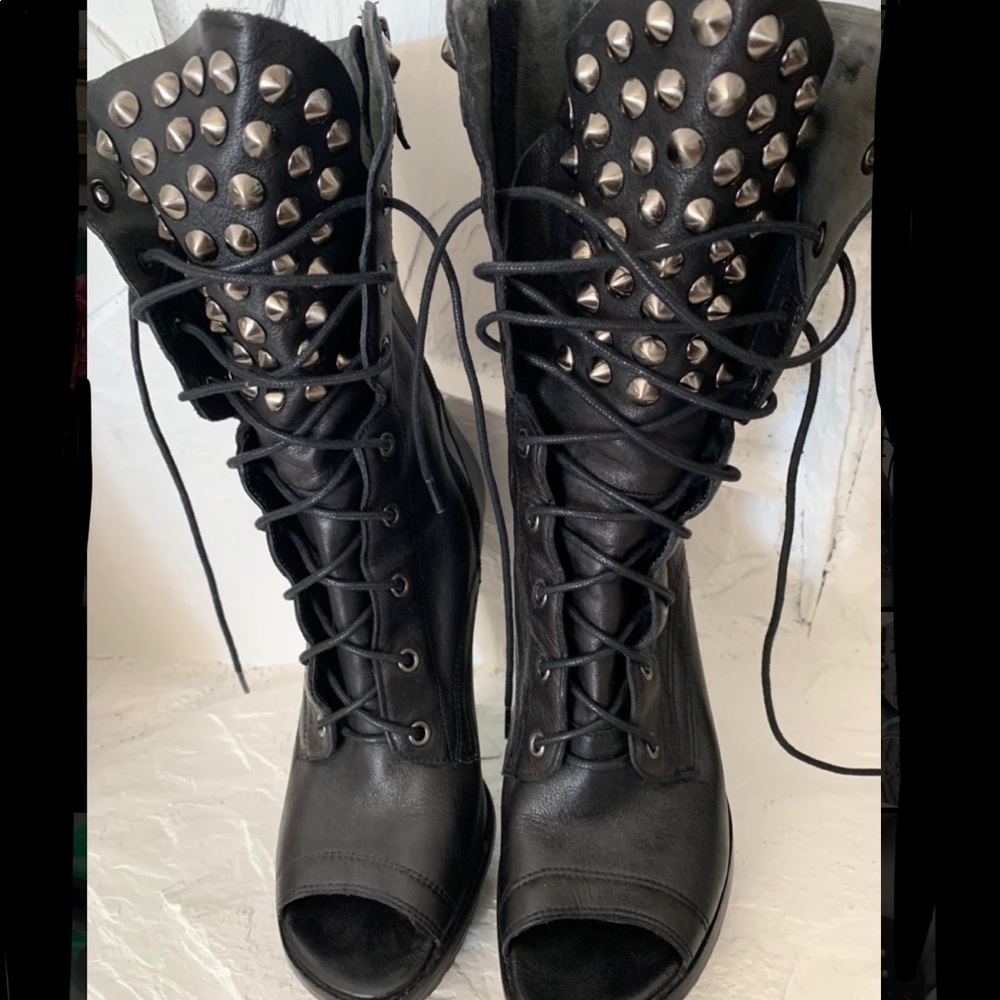Lisa For Donald J. Pliner Black Boots